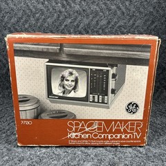Vintage General Electric Spacemaker Kitchen Companion TV GE 7-7130 Black White