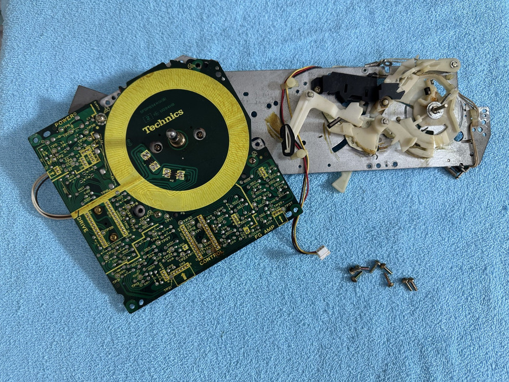 Technics SL-Q303 Vintage Turntable parts Motor Circuit Board Drive unit