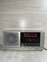 Vintage SOUNDESIGN Model No. 3657CMP AM-FM Clock Radio Silver Faux Wood Grain