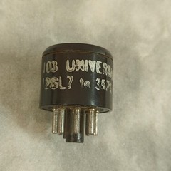 Vintage Universal No.103 28L7-to-35Z5 Octal Tube Adapter Plug, 8-Pin Converter