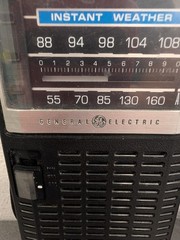 Vintage Instant Weather General Electric Handheld AM FM IW Travel Radio 7-2840B