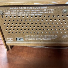 Vintage 1960’s Wards Airline Solid State Am/Fm Electric Radio 1756A Maple