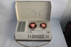 Vintage Loewe Opta 414 portable reel-to-reel tape recorder from the 1960s…