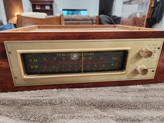 Vintage 1950’s Newcomb Co. 100 Tuner Tube AM-FM Radio