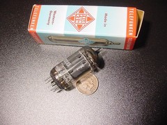 TELEFUNKEN 12AX7 ECC83 TUBE (smooth plate circa 1966 tested strong diamond) ***