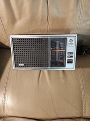 General Electric GE Radio Walnut Wood Grain Finish Model 7-4115B Vintage WORKS!