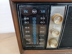 RCA Victor Superheterodyne Tube Radio – Model #3RC76 – PARTS OR REPAIR