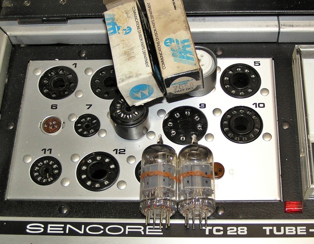 2 RCA 7058 (12AX7 12AX7A ECC83) audio Tubes NOS NIB NEW factory match code 76-17
