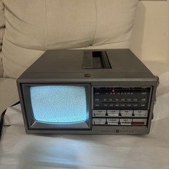 Vintage General Electric GE Portable TV AM/FM Radio Model 7-7150B