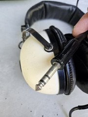 Pioneer SE-30 vintage Headphones White/ Black Pre-Owned w/ box Tested & Works