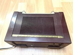 Vintage tube radio Philco Powers On