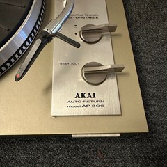 AKAI Auto Return Model AP-306 Quartz Lock Direct Drive Vintage Turntable LP