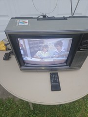 Mitsubishi 13″ CS-1342R TV for Retro Gaming With Antenna Works