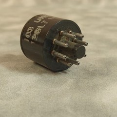 Vintage Universal No.103 28L7-to-35Z5 Octal Tube Adapter Plug, 8-Pin Converter
