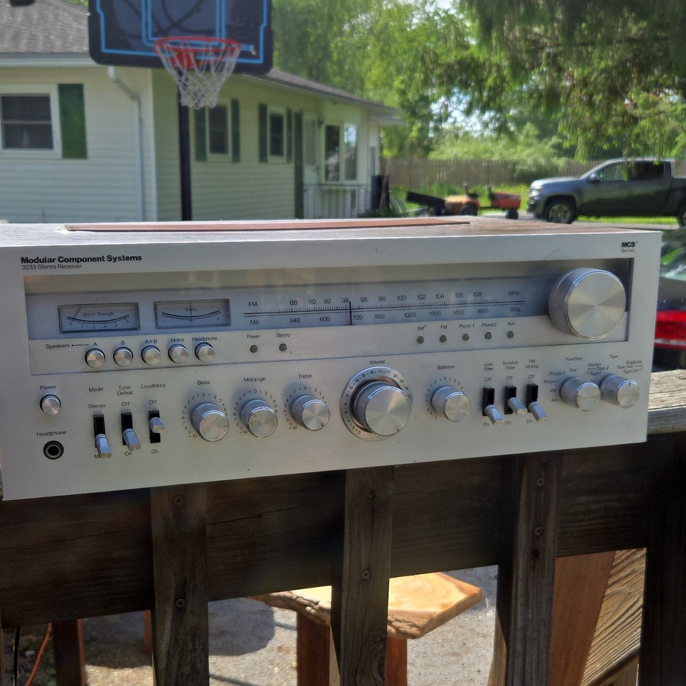 MCS 3233 Modular Component Systems AM/FM Stereo Receiver Woodgrain Cabinet