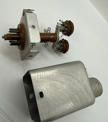 (1) Rare VINTAGE VECTOR 8 PIN To Dual 9 Pin VACUUM TUBE SOCKET Adapter