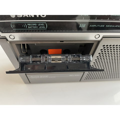 VINTAGE *NEW* 1980’s Sanyo M2562 AM/FM Portable Tape Recorder BoomBox